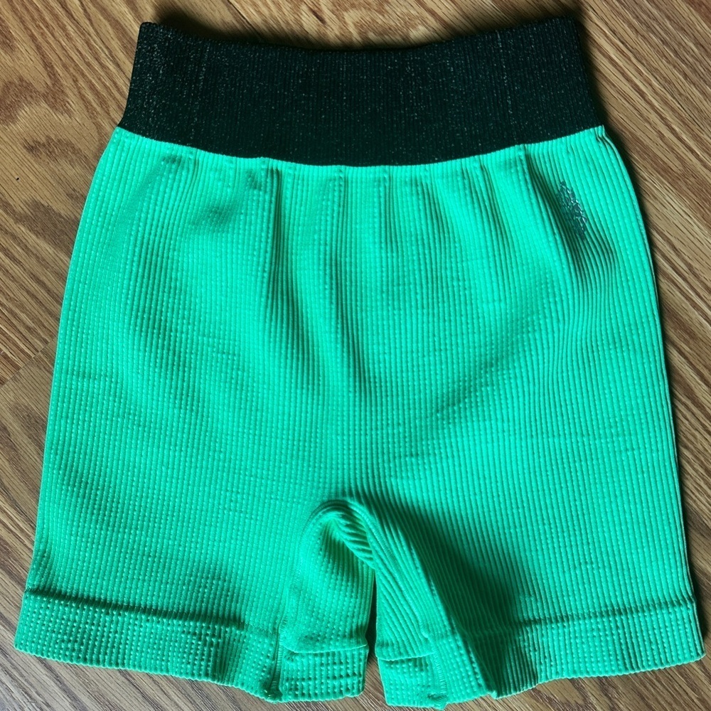 FP Movement Free People Fresh Cut Green Athletic Ribbed Shorts Size XS/S - Picture 2 of 13